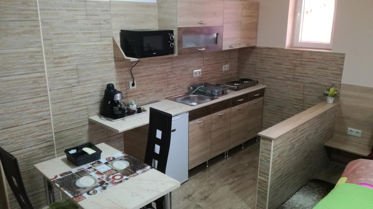 Keri Vendeghaz Apartment Mosonmagyarovar Luaran gambar