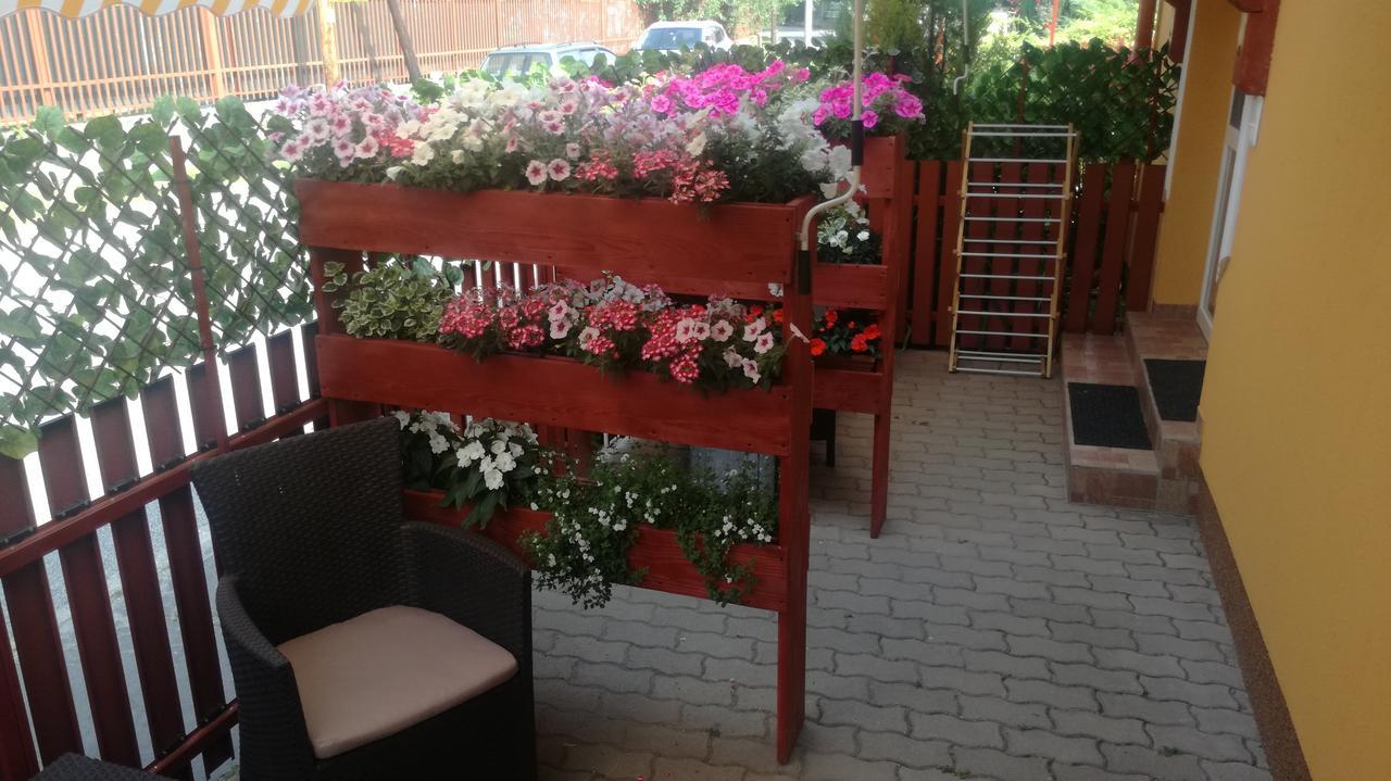 Keri Vendeghaz Apartment Mosonmagyarovar Luaran gambar