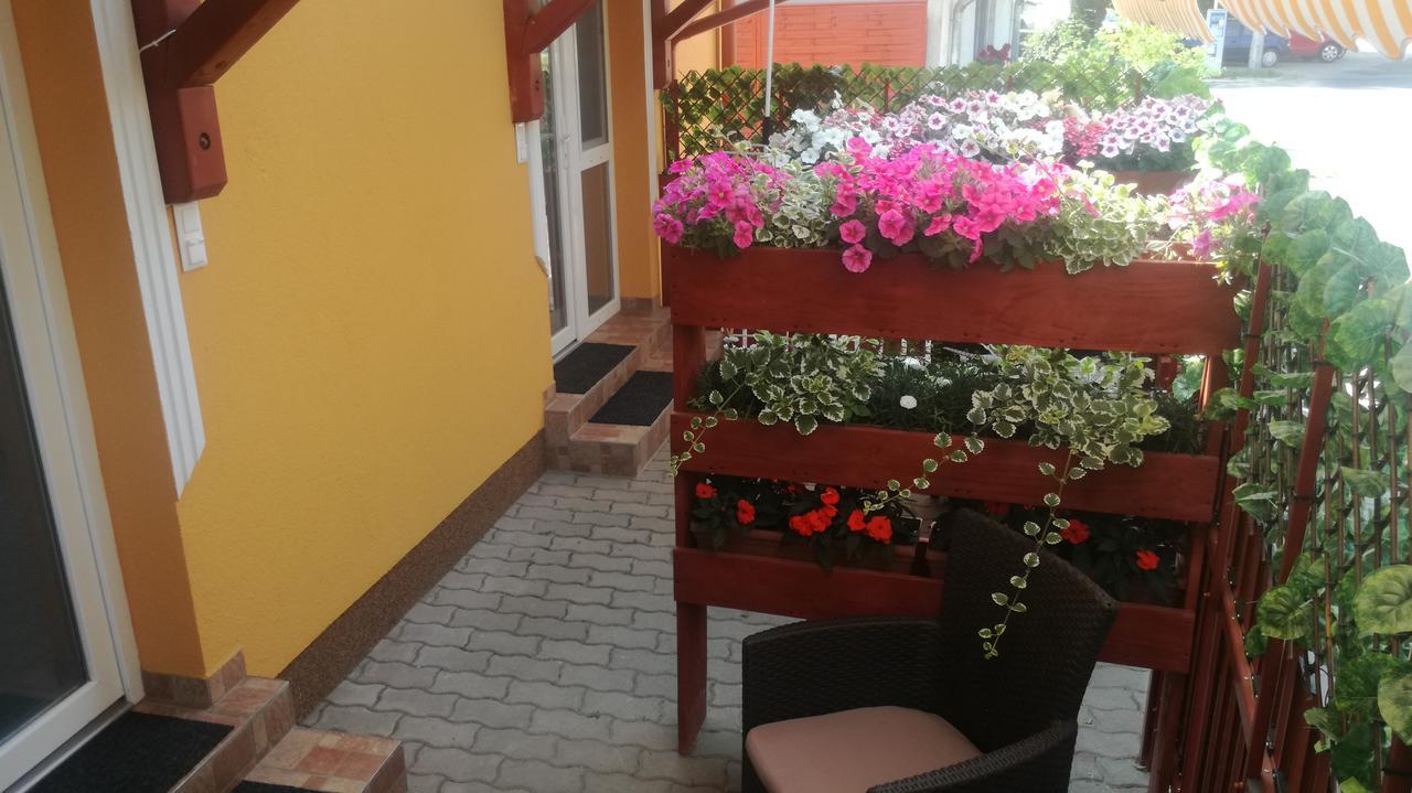 Keri Vendeghaz Apartment Mosonmagyarovar Luaran gambar