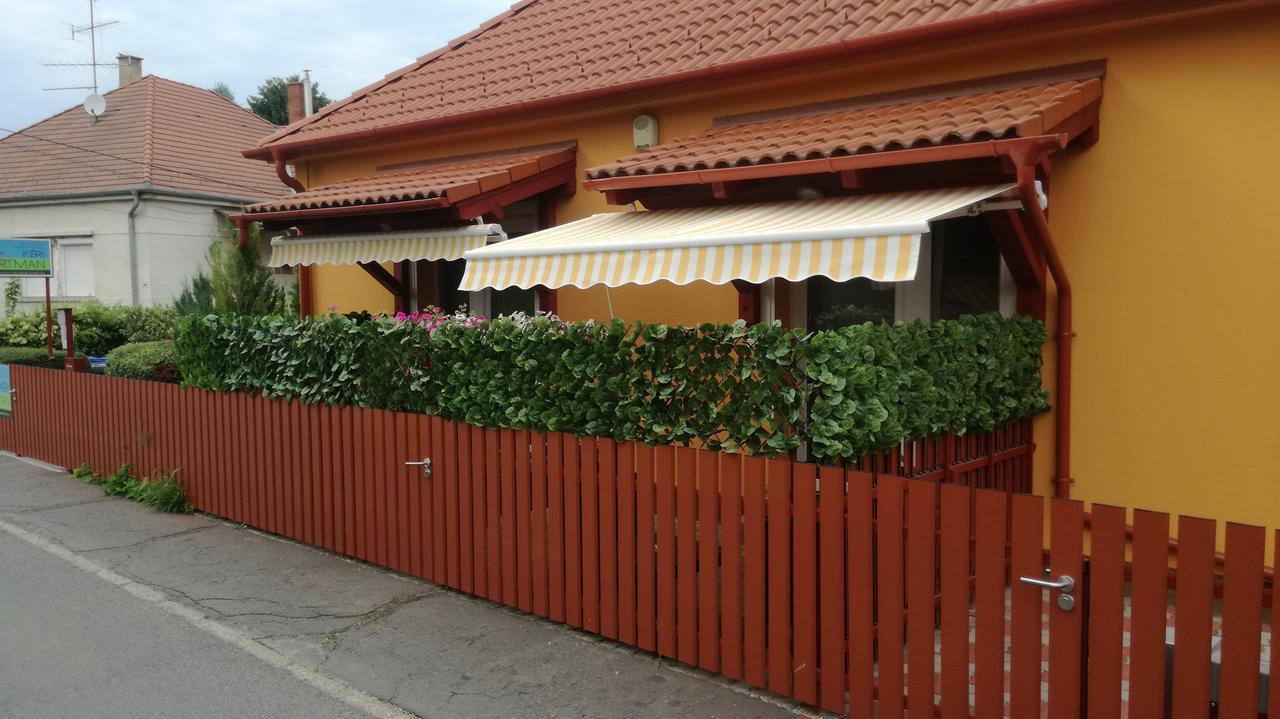 Keri Vendeghaz Apartment Mosonmagyarovar Luaran gambar